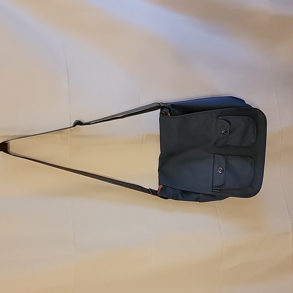 Columbia EUC Periwinkle Blue Crossbody Messenger Bag Purse Lightweight Very Nice